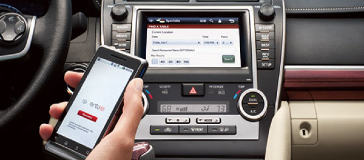 Toyota dodaje nowe aplikacje internetowe poprzez aktualizację oprogramowania nawigacji
