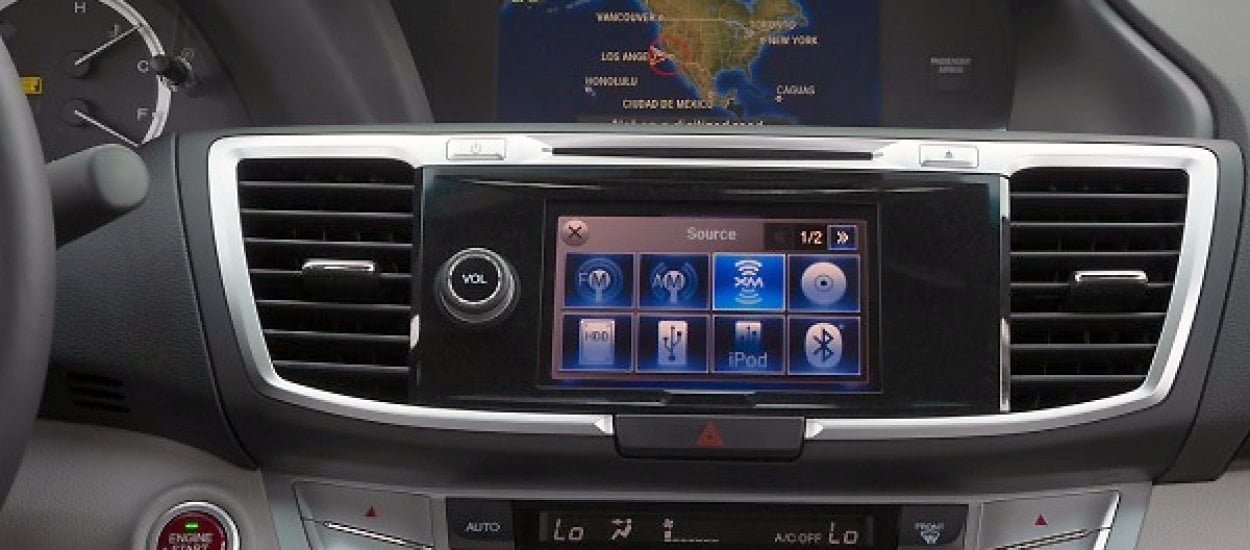 Honda zaprezentowała system HondaLink, dający kierowcy dostęp do Facebooka i innych aplikacji internetowych