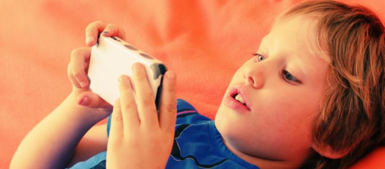 Obowiązkowa aplikacja monitorująca smartfony nieletnich? Pomysł nie jest zły