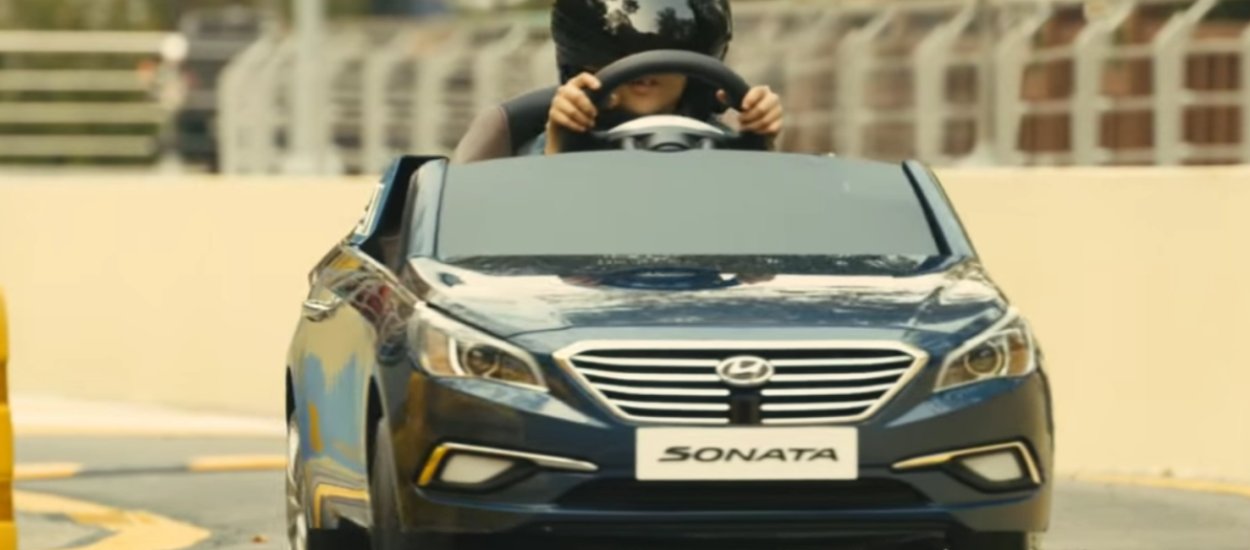 Hyundai pomaga zrozumieć samochód i sadza za kierownicą niewidome dziecko. Motoryzacja po nowemu...