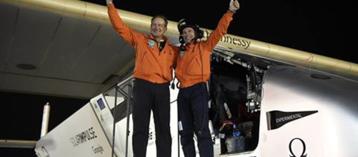 Udało się: Solar Impulse 2 zakończył lot dookoła globu. Nie zużył ani kropli paliwa!