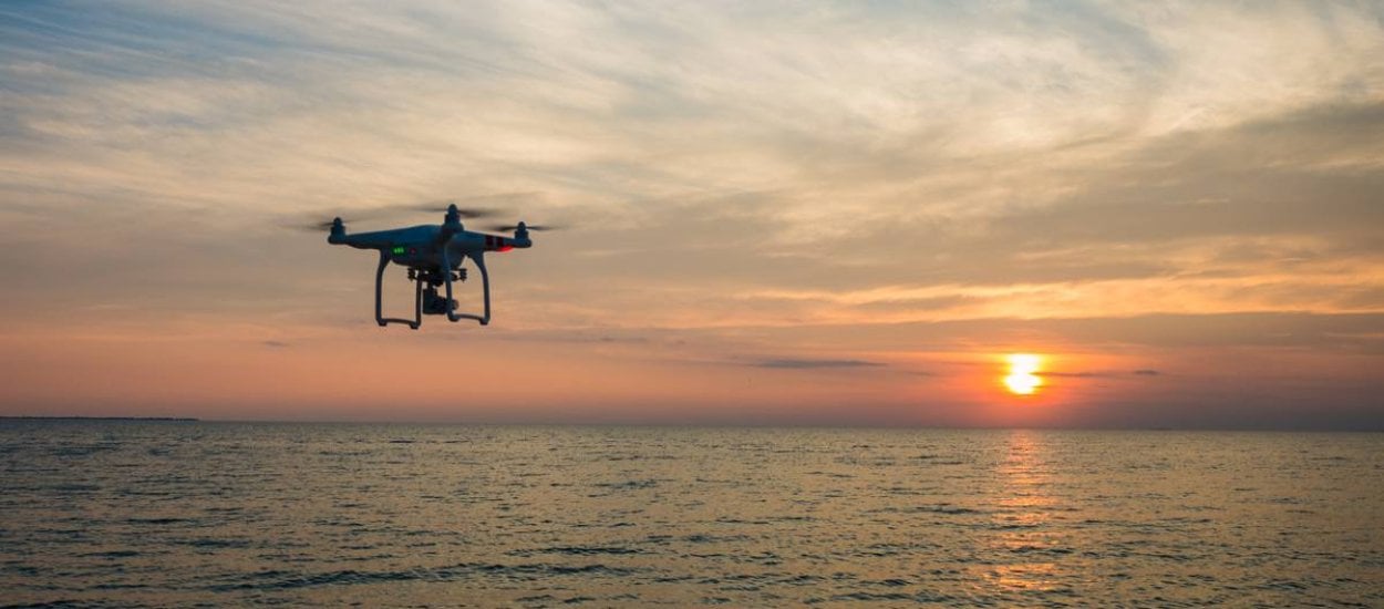 Powstają coraz lepsze systemy do zarządzania dużą liczbą dronów na niebie