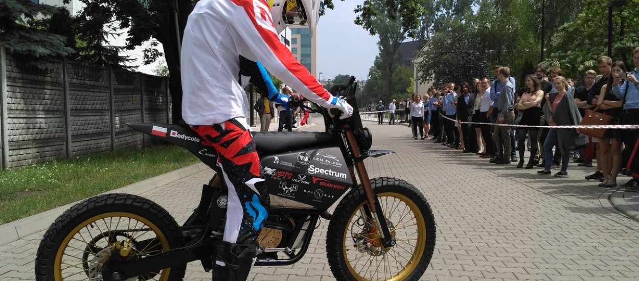 Polscy studenci zbudowali elektryczny motocykl crossowy - wygląda super!