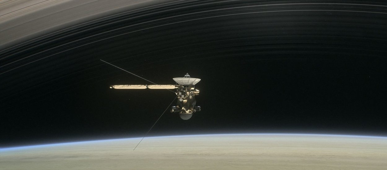 Sonda Cassini spłonie w Saturnie, a Voyager obchodzi 40 lat!