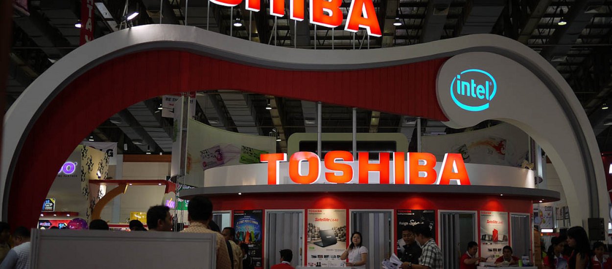 Toshiba sprzedaje kolejny biznes. Aż przykro patrzeć na ten upadek