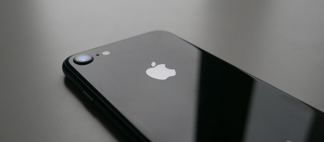 Wbrew obietnicom Apple, nowe iPhone'y też zwalniają, kiedy stan akumulatora się pogorszy