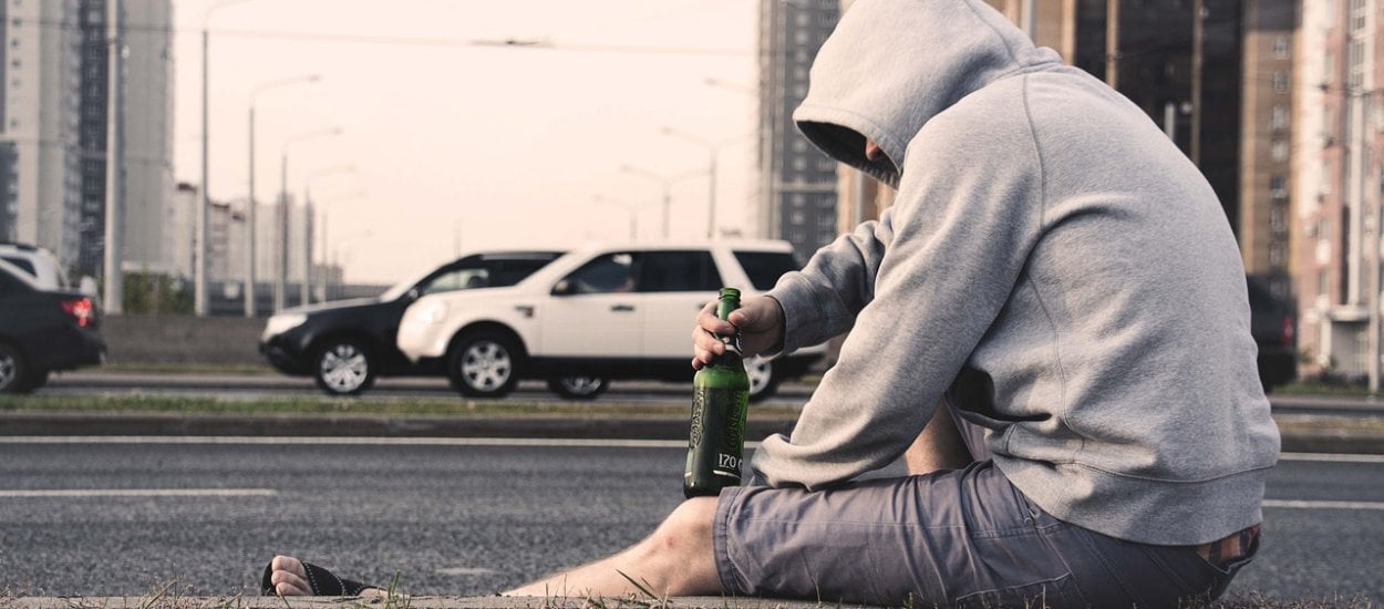 Idzie nowe: młodzi Polacy rezygnują z alkoholu - wolą fejsa i snapa