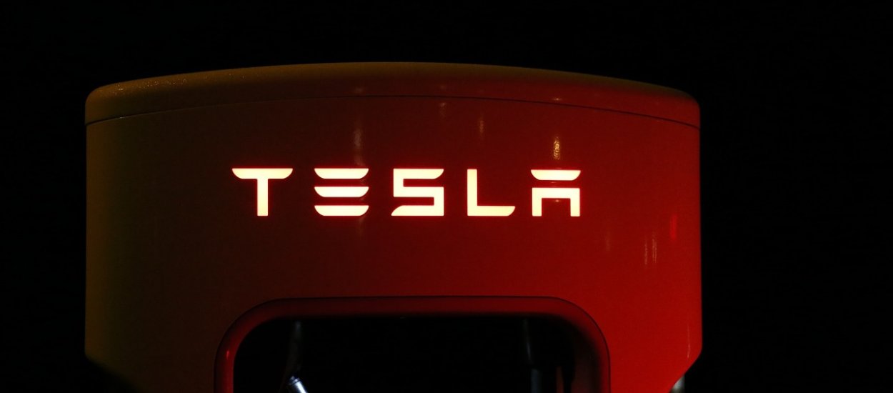 Tesla traci olbrzymie pieniądze i ma poważne problemy produkcyjne