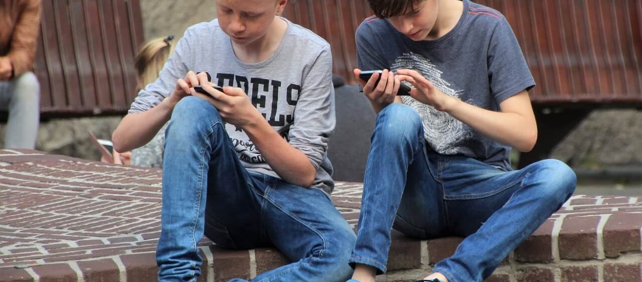 Państwo wprowadza zakaz używania smartfonów w szkole. Będzie lepiej?