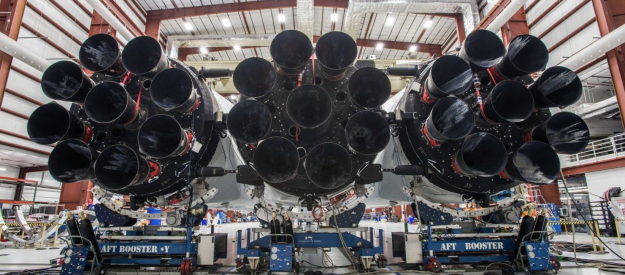 SpaceX na rekord, Falcon Heavy z Teslą na pokładzie już gotowy