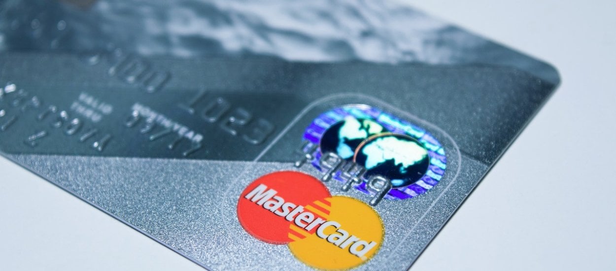 Masz kartę Mastercard? Od kwietnia 2019 będziesz mógł płacić z pomocą odcisku palca i rysów twarzy
