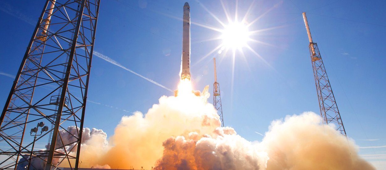 SpaceX idzie za ciosem: na orbitę dostarczy własne satelity telekomunikacyjne i... zegar atomowy