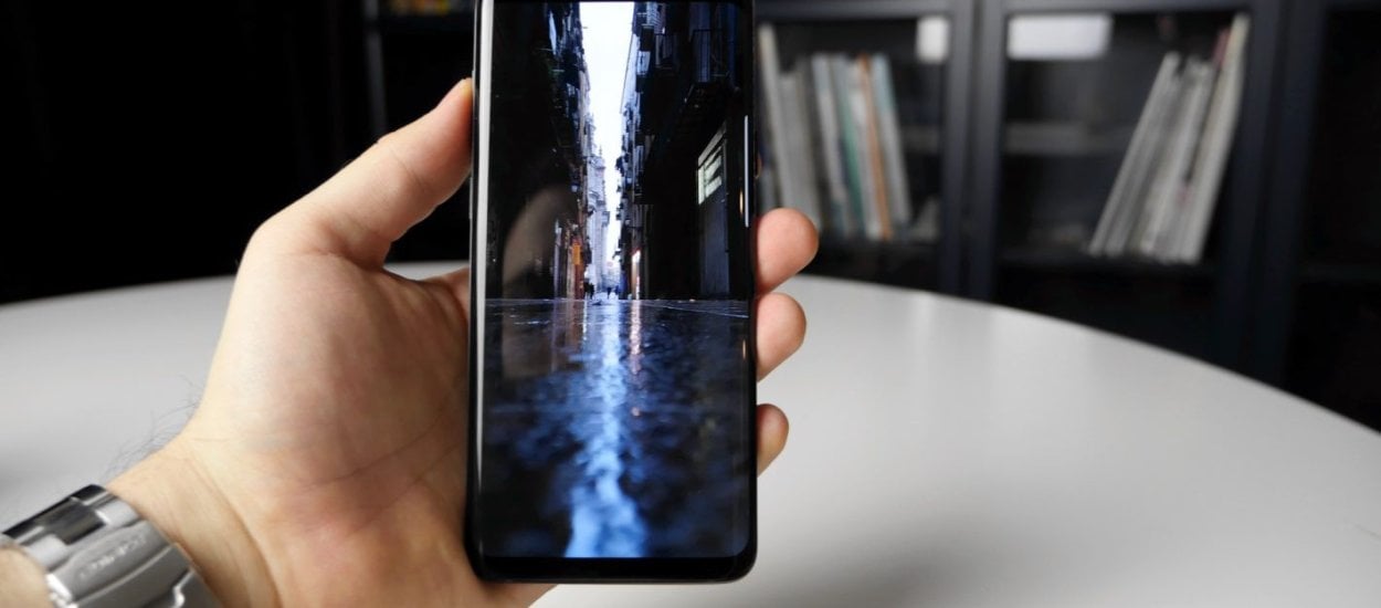 "Budżetowy" Samsung Galaxy S10 z płaskim ekranem i w dobrej cenie?