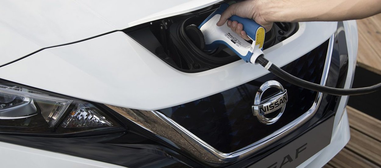 Hiszpania od 2040 roku zakaże sprzedaży aut napędzanych benzyną i ropą
