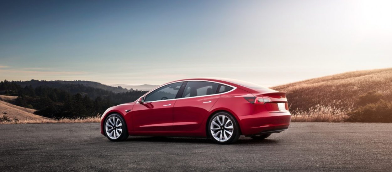 Tesla Model 3 coraz chętniej kupowanym samochodem: rośnie ich liczba rejestracji!