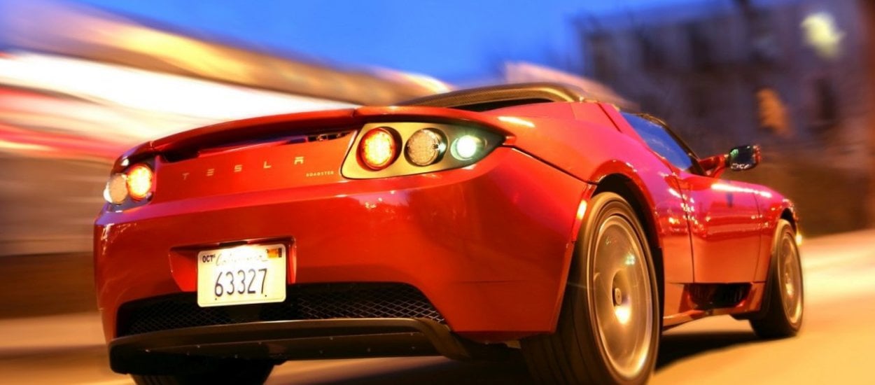 Tesla coraz modniejsza nad Wisłą: zobacz ile zarejestrowano aut