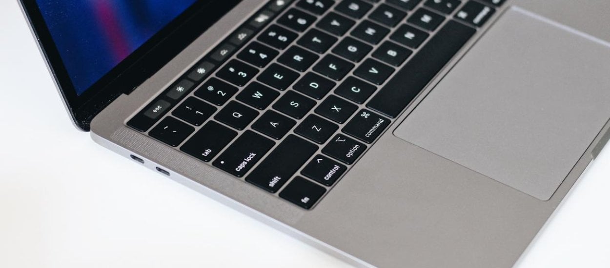 Niepozorna aplikacja która “naprawi” klawiatury w nowych MacBookach