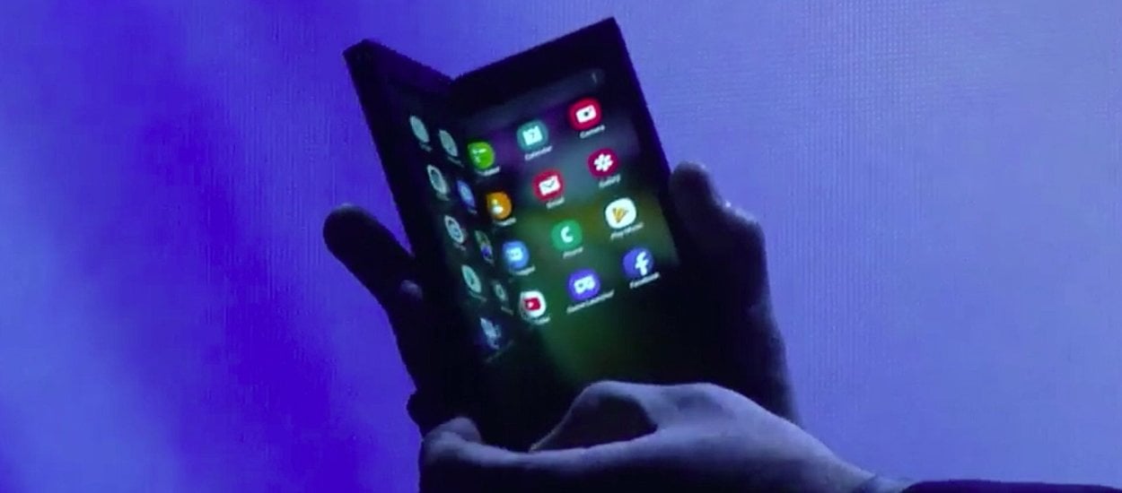 Smartfon Samsunga ze składanym ekranem trafi do sklepów już niedługo