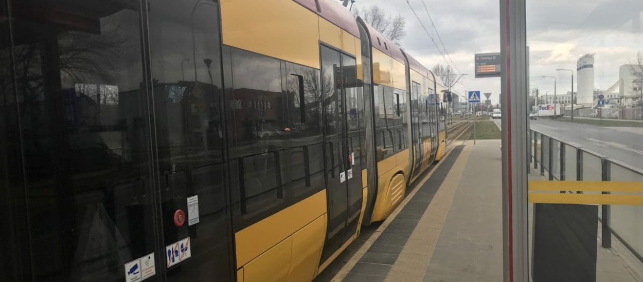 Mennica Polska rozpoczęła montaż nowoczesnych biletomatów w warszawskich tramwajach