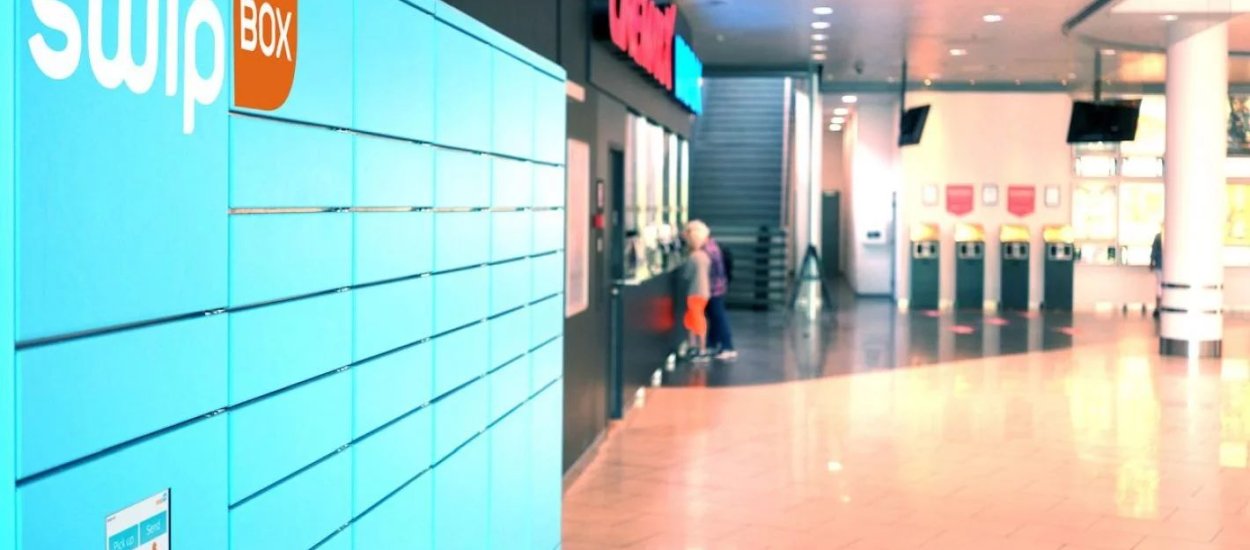 Największy w Polsce automat do wydawania paczek SwipBox stanął w Carrefourze