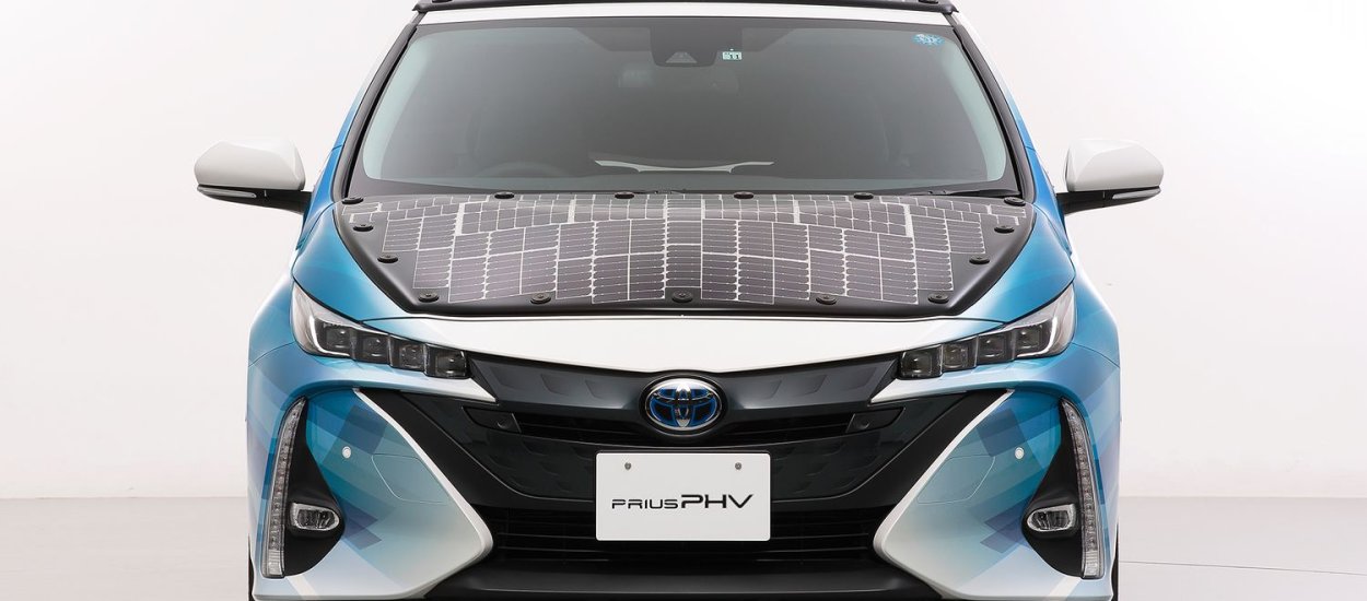 Toyota zamontowała panele słoneczne na Priusie, dodadzą nawet 56 km zasięgu