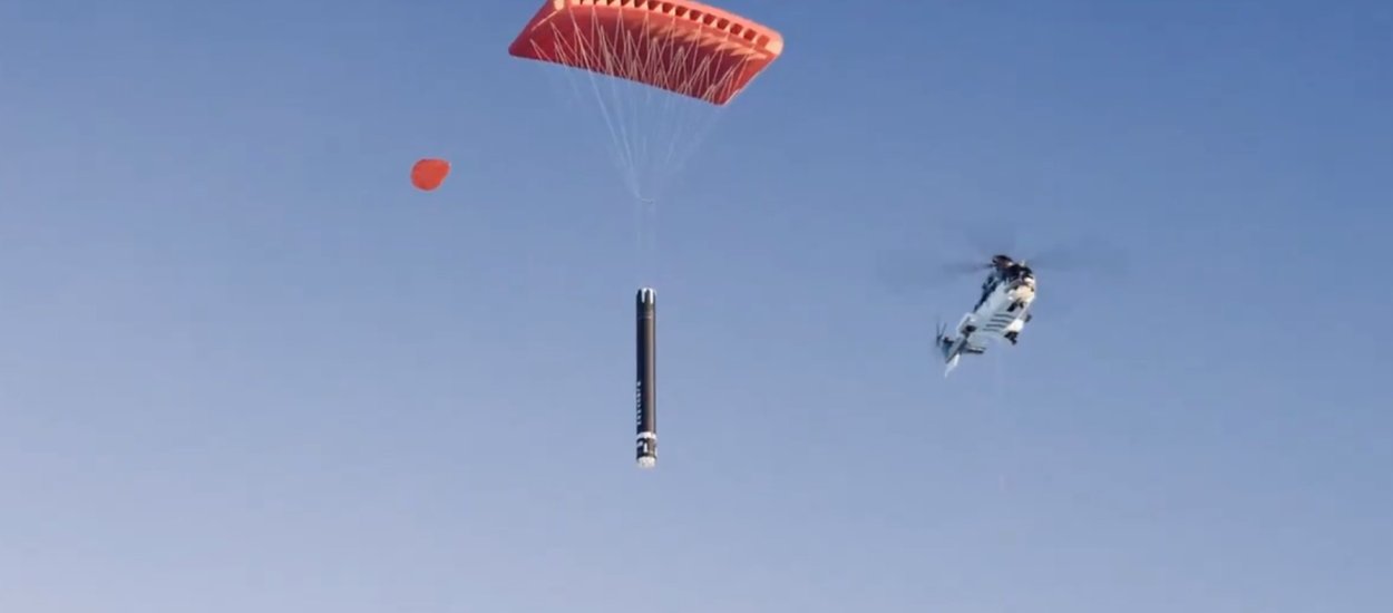 SpaceX łapie owiewki, a oni chcą łapać całe rakiety... helikopterem
