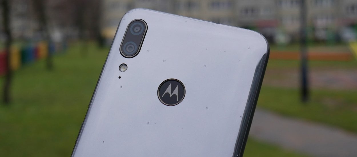 Recenzja Motorola Moto E6 Plus. Duży low-end w niskiej cenie