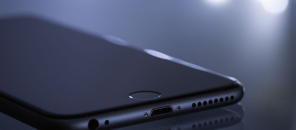Ile kosztuje iPhone z krzywym logo? Ponad 10 000 zł!