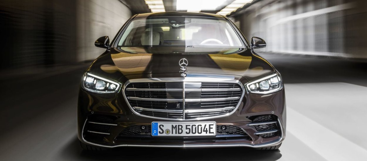 Mercedes klasy S - światła z projektorem, luksus i całkiem nowy MBUX