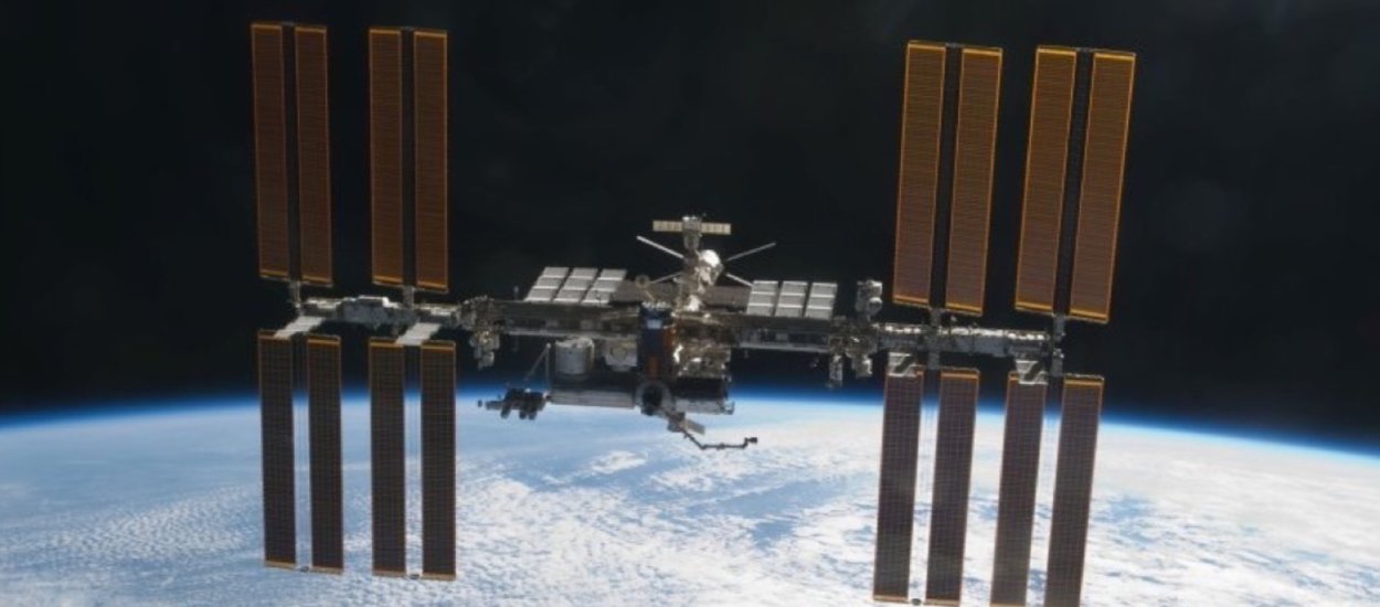 ISS znów musiała „uciekać” przed kosmicznym śmieciem, a obiektów na orbicie przybywa…