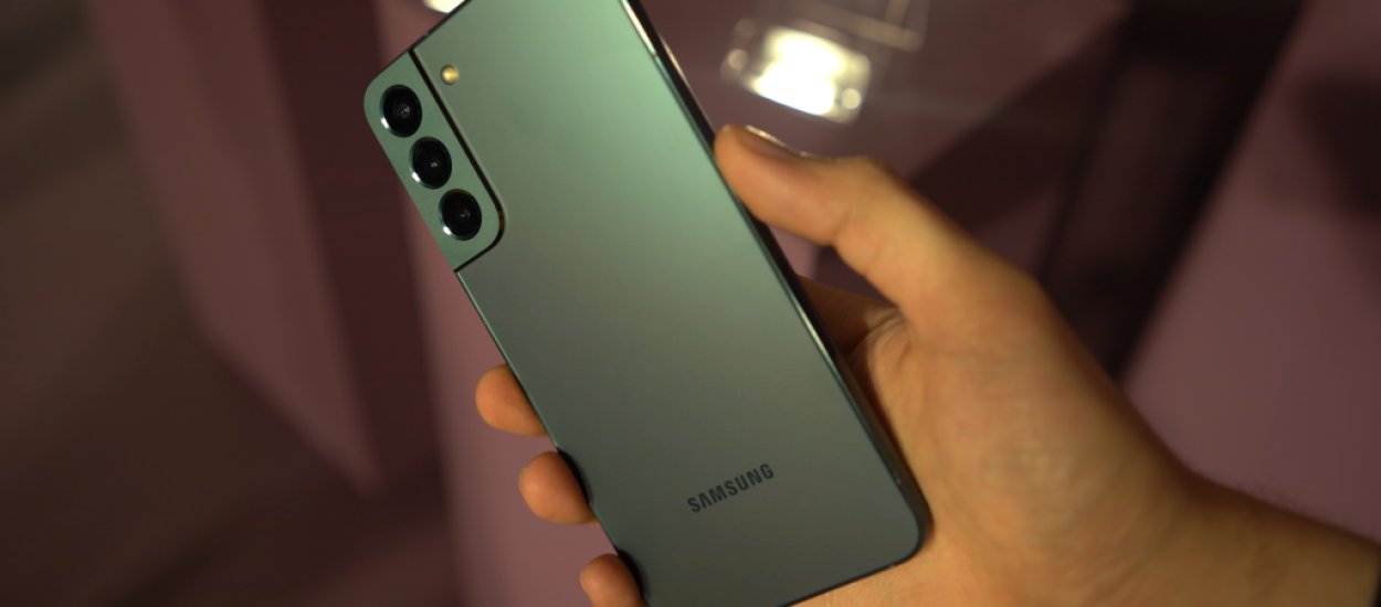 Samsung podmienił specyfikację wyświetlaczy Galaxy S22 tydzień po premierze. Dlaczego?