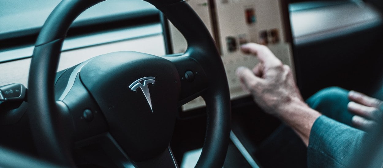 Tesla wie, kiedy mrugasz za kierownicą. Ciekawe, co jeszcze rejestruje...