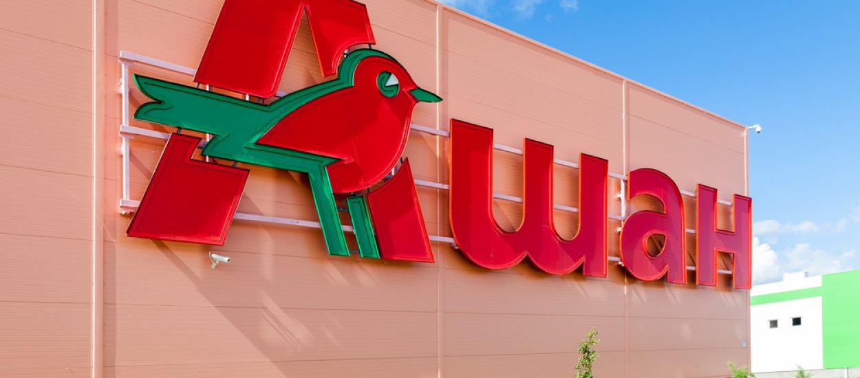 Masowe groby i rzeź w Buczy na półkach Auchan. Polski aktywista bojkotuje francuski hipermarket