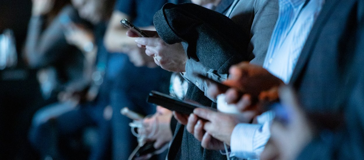 Huawei pyta: Dlaczego wymieniamy telefony? Badanie zachowań polskich użytkowników smartfonów