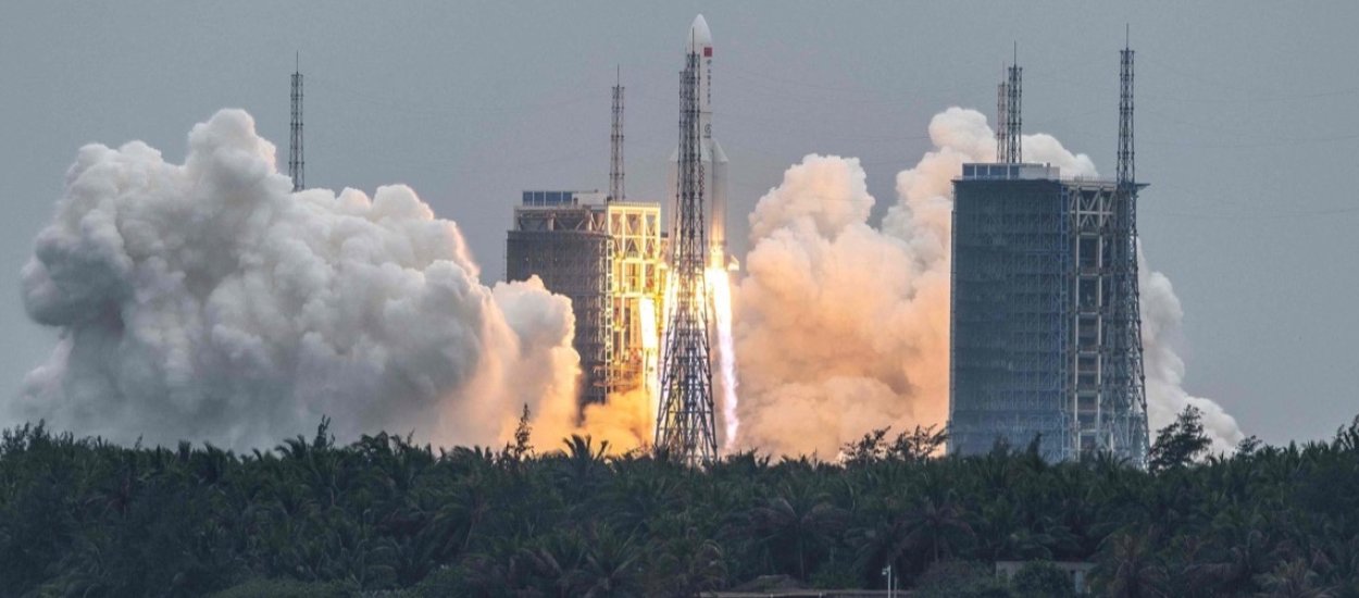 Gdy SLS ma problemy, Chiny ogłaszają sukces testów silnika ich księżycowej rakiety