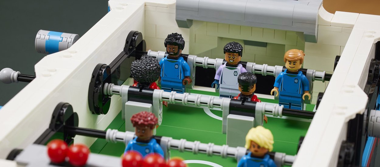 Coś dla fanów piłki nożnej. Piłkarzyki z klocków LEGO działają jak tradycyjny stół