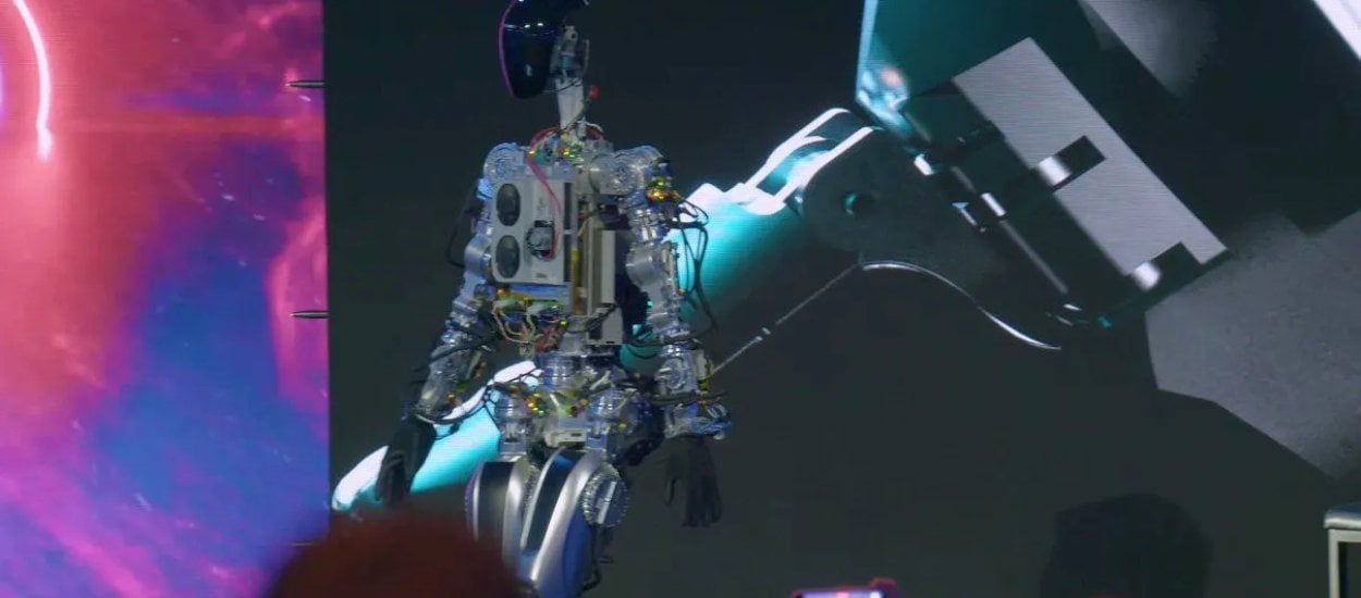 Nadchodzi era robotów. Humanoidalny bot od Tesli po raz pierwszy zaprezentowany na scenie