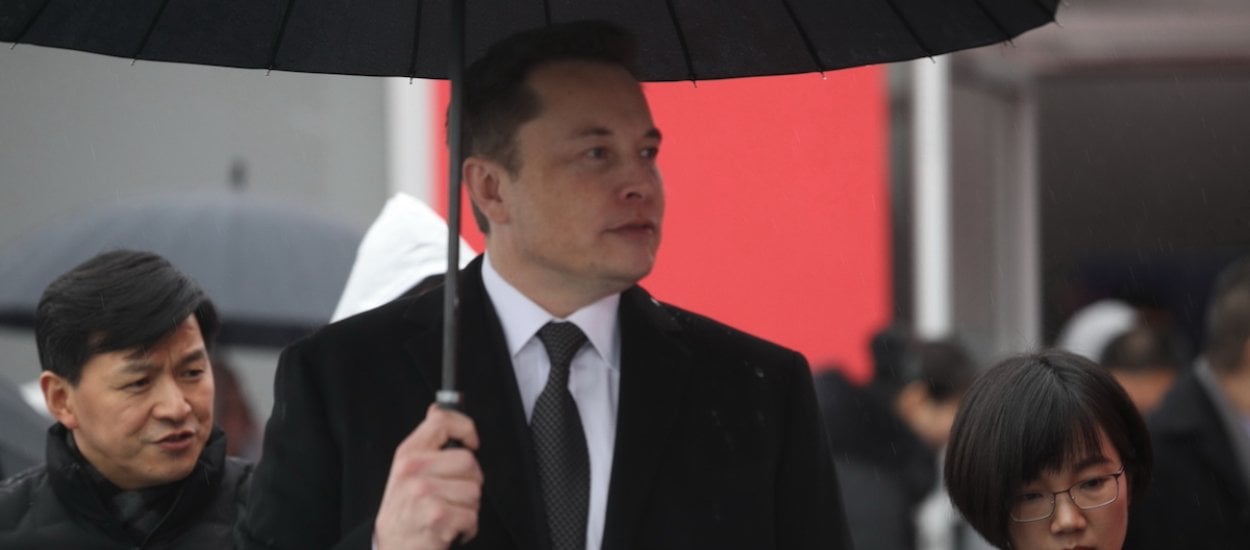 Nie widzisz potencjału w autonomicznej Tesli? Nie jesteś inteligentny — tak twierdzi Elon Musk