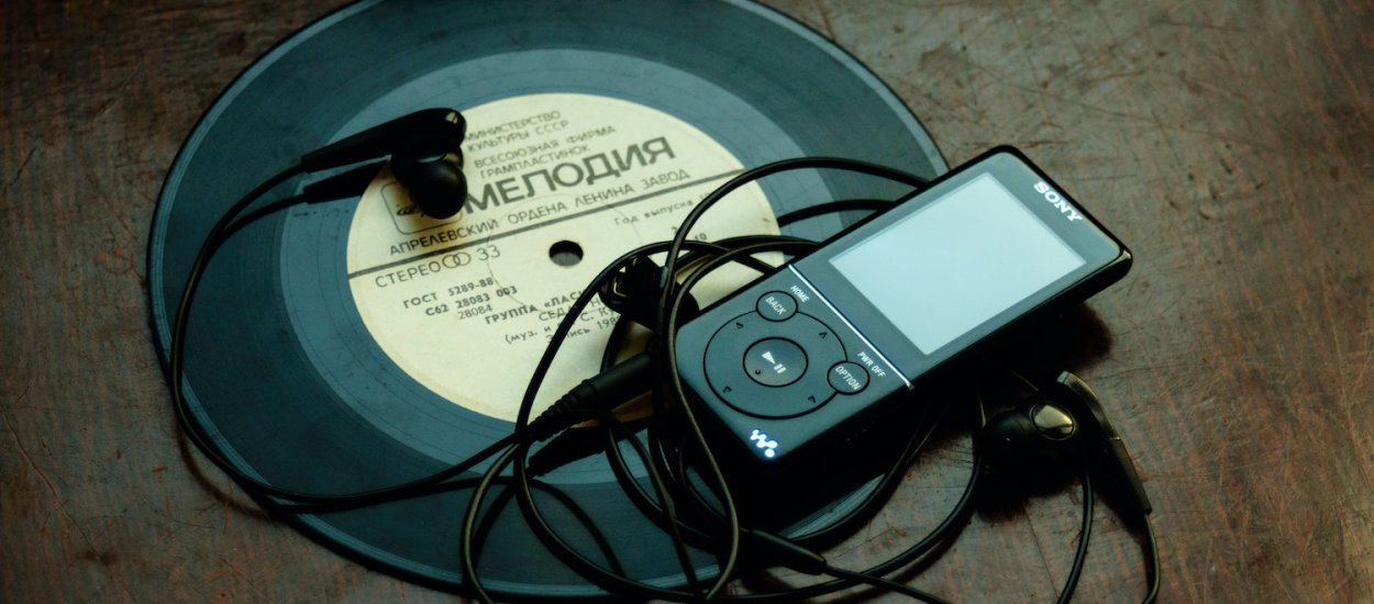 Pamiętacie jeszcze czasy gdy ładowaliśmy odtwarzacze MP3, nie słuchawki?