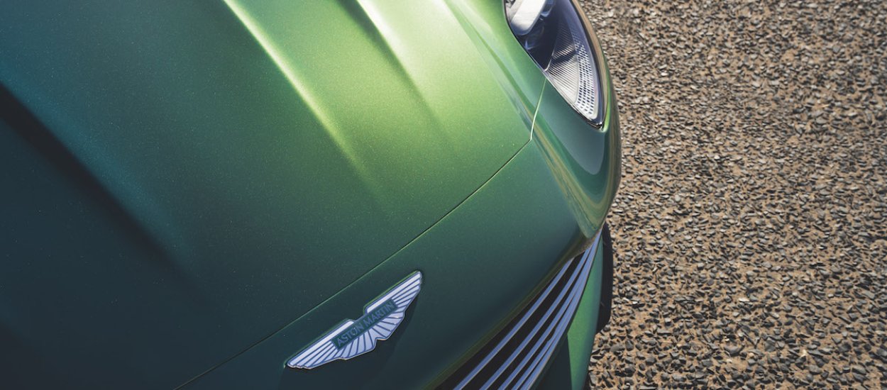 Brytyjska elegancja i elektryczny luksus. Aston Martin łączy siły z wiodącą firmą EV