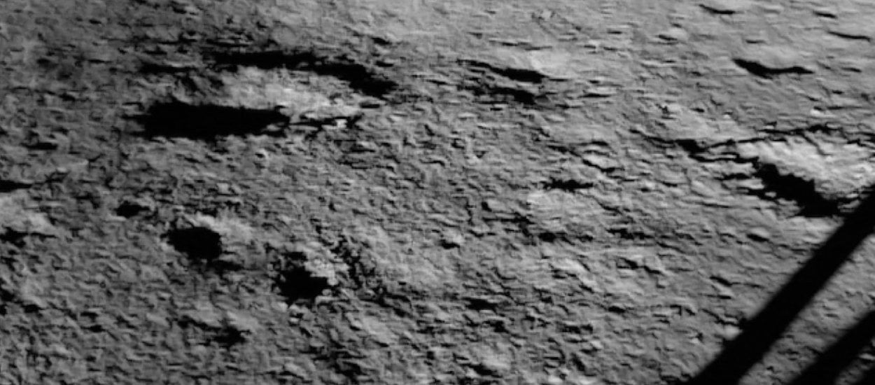 Indyjski lądownik Vikram wylądował na Księżycu, są pierwsze zdjęcia