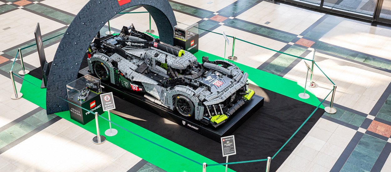 PEUGEOT 9X8 z klocków LEGO z wyścigu Le Mans przyjechał do warszawskiej Arkadii.