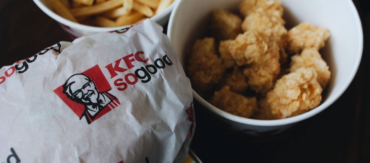Lubisz kurczaka z KFC? Dzięki tej aplikacji zamówisz dania w niższej cenie