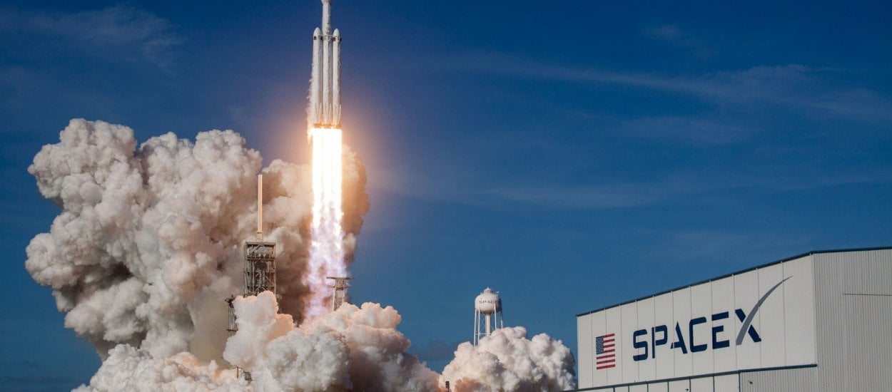 Ostatni test SpaceX ośmielił Muska. Chce przekroczyć granice Układu Słonecznego - i to całkiem szybko