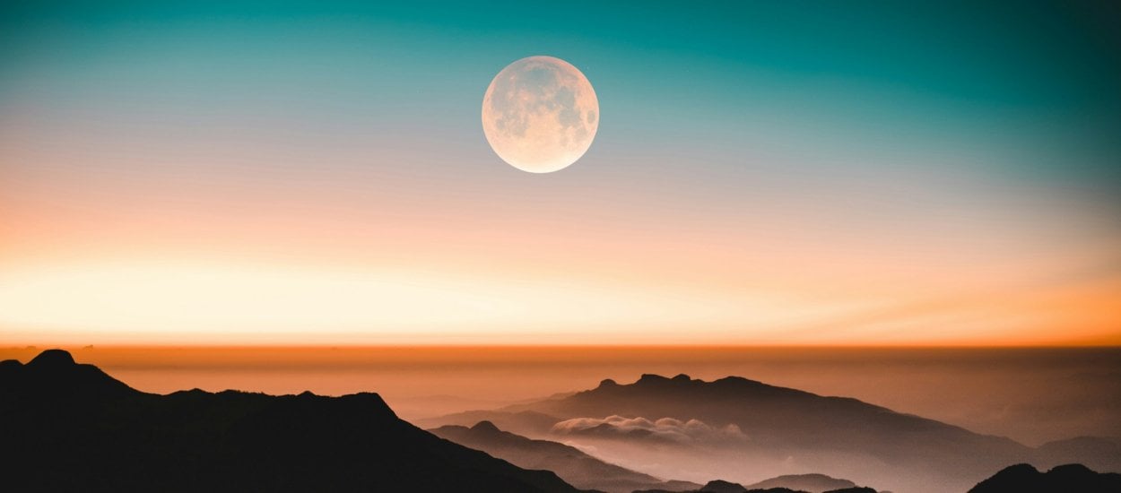 Mniejsza planeta to większa szansa na większe księżyce. Skąd taka zależność?