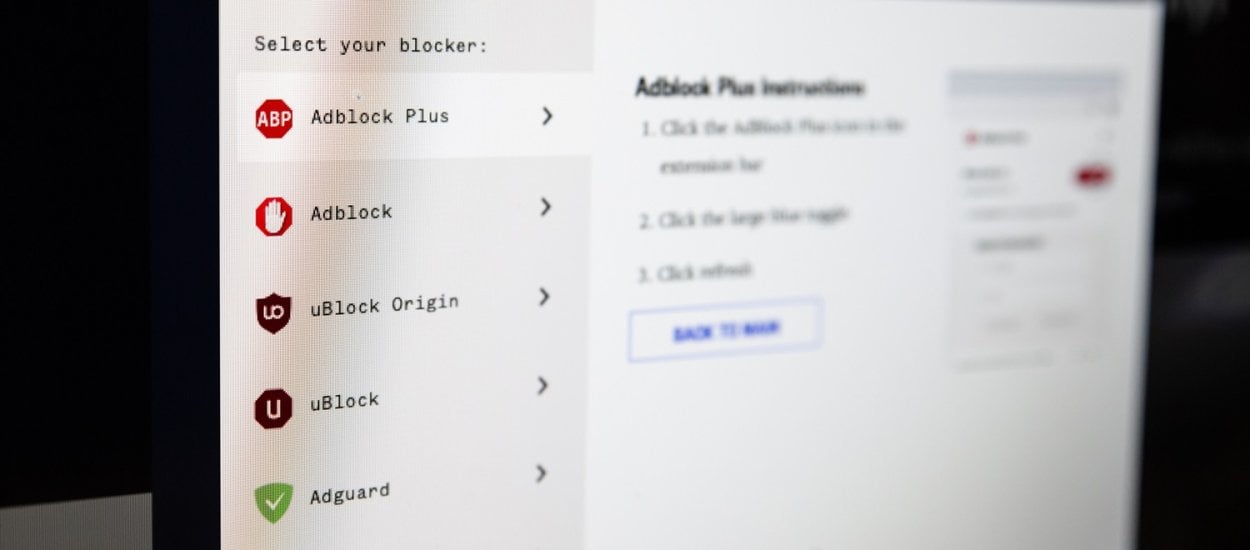Internet bez adblocka jest nieużywalny. Ostatnio zanurzyłem się w tym bagnie