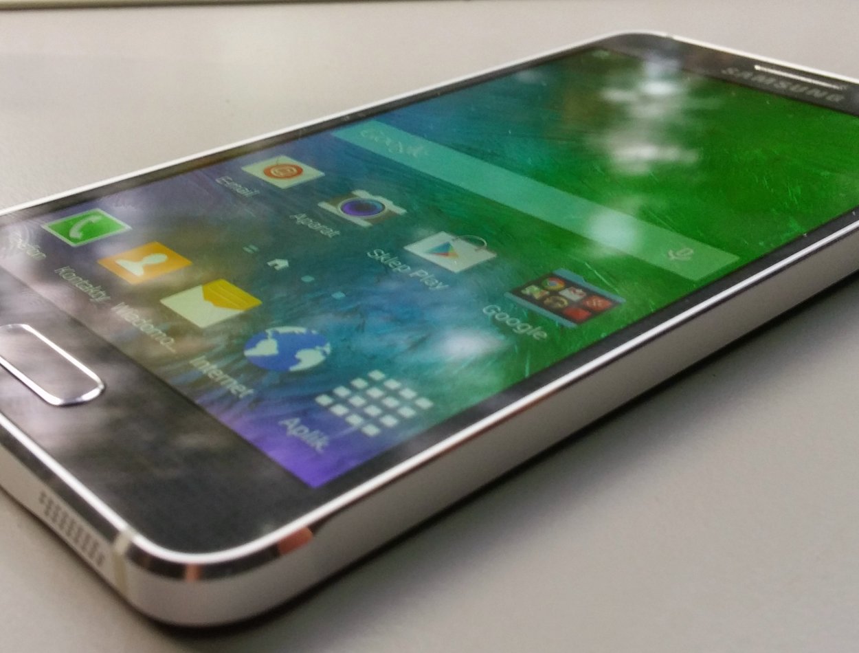 Sprawdziliśmy pierwszego metalowego Samsunga. Galaxy Alpha godnym rywalem iPhone’ów?