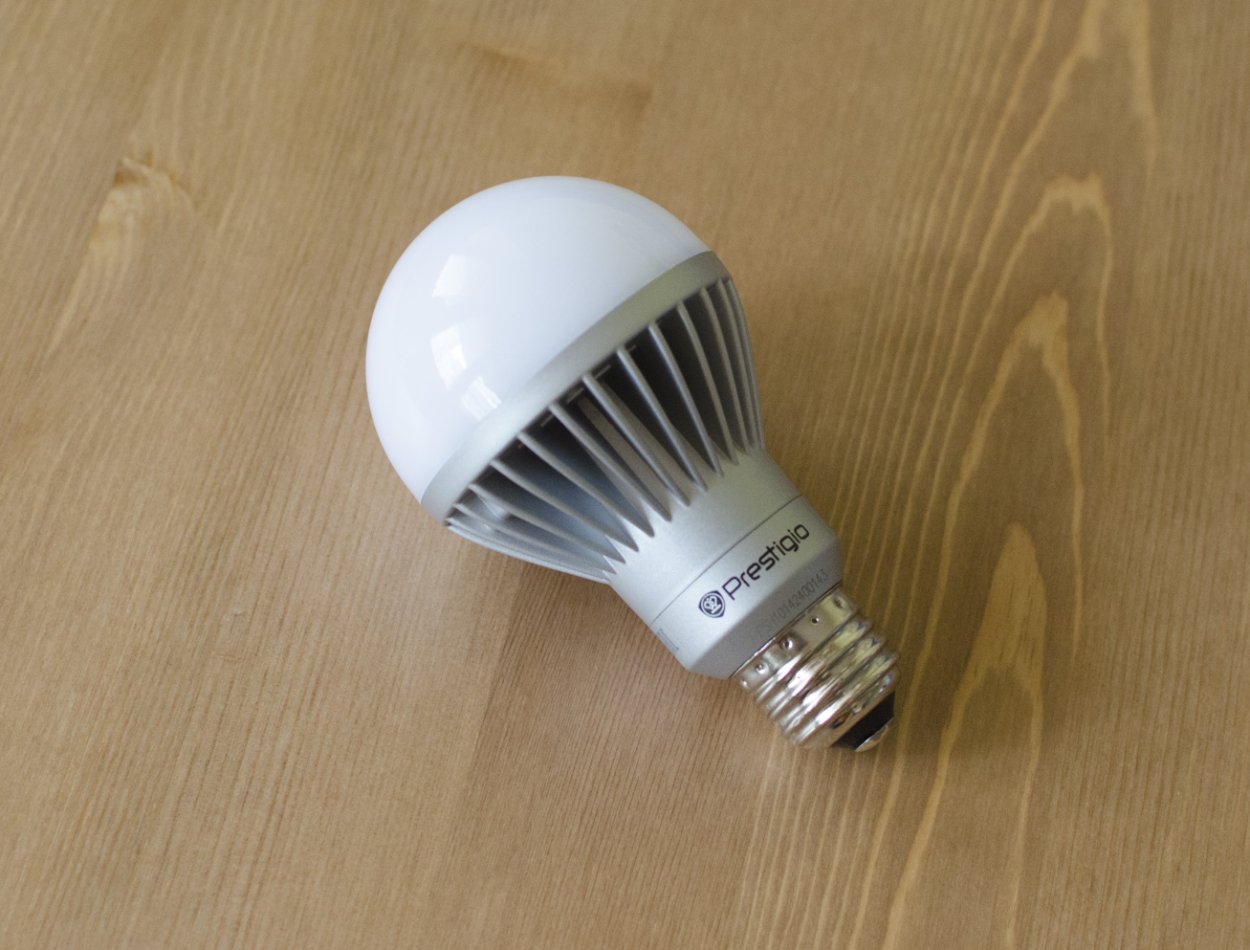 Sprawdzamy Prestigio Smart LED Light, najtańszą z inteligentnych żarówek