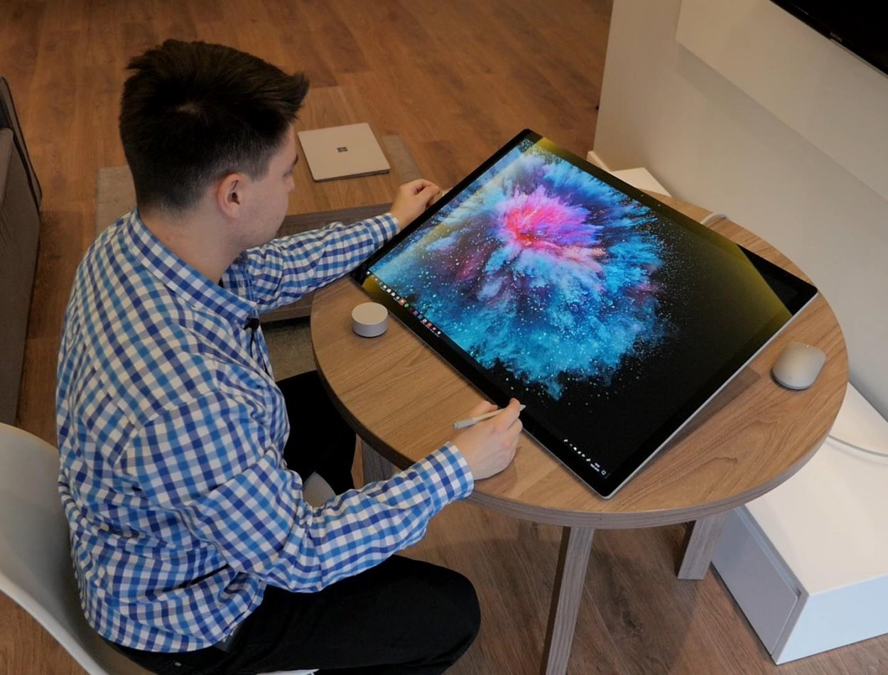 Ten komputer oczarowuje i czyni zwykłe niezwykłym. Ale czy nie ma wad? Sprawdzamy Microsoft Surface Studio 2