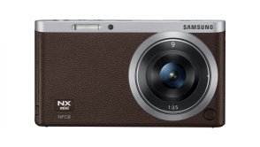 Samsung NX mini - małe aparaty z dużą matrycą i wymienną optyką chcą bronić się przed smartfonami